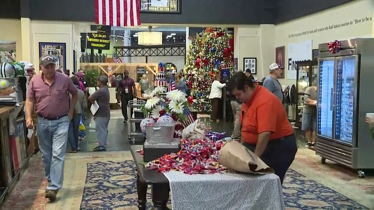 Mattress Mack makes good on Astros bet